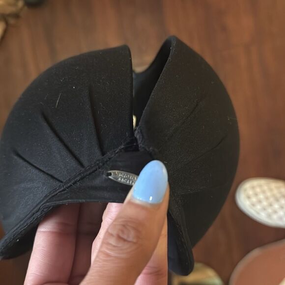 Like NEW Victoria Secret Black Plunge Bra - Size 34DD - Picture 2 of 3